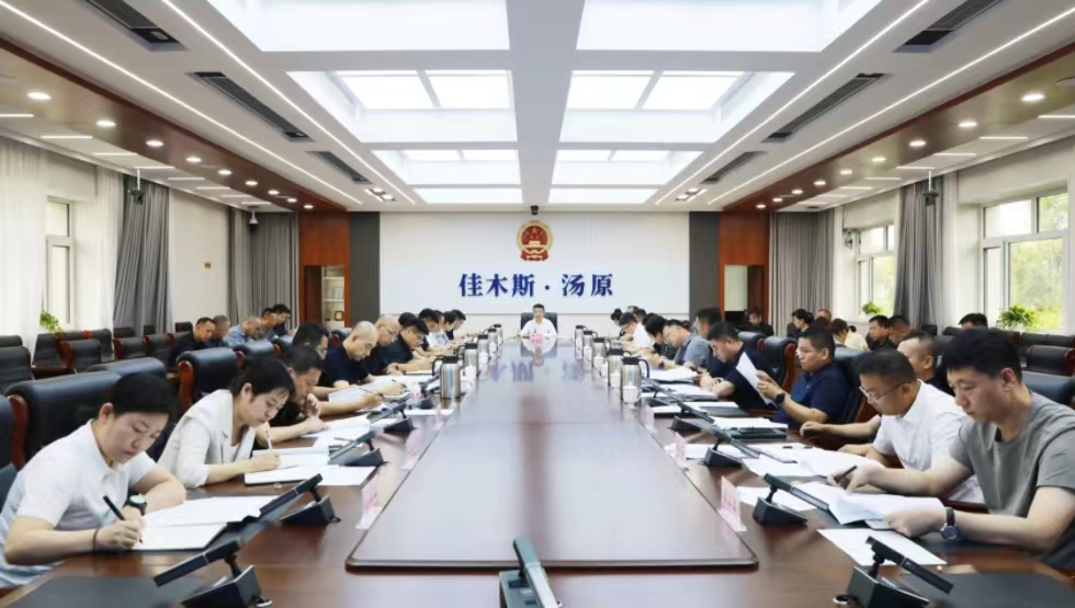 杨宏志主持召开县委十七届第115次常委会会议